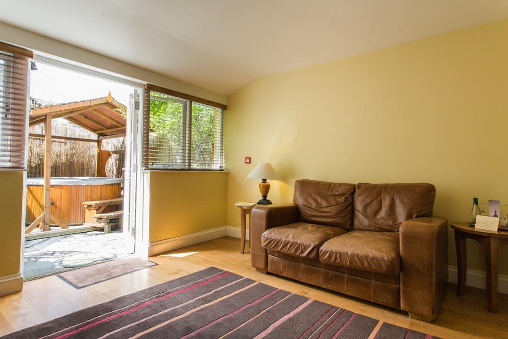 Moss Grove Organic Hotel Грасмиър Стая снимка